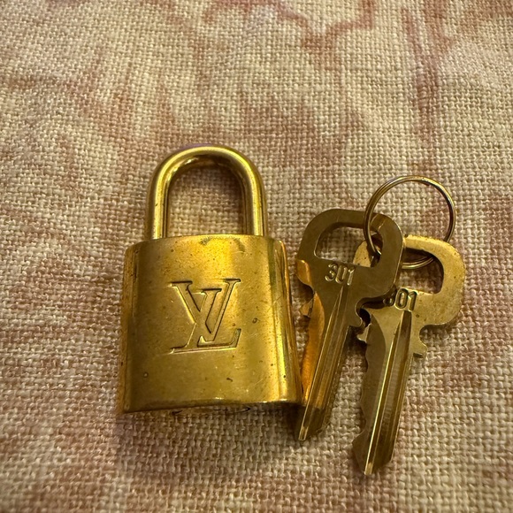 #301 Authentic LV Lock and Keys #301 - Picture 1 of 5